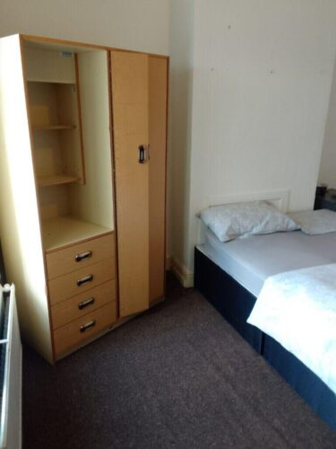 EMERGENCY ACCOMMODATIONDOUBLE ROOM in EARLSBURY GARDEN B20ALL DSS ACCEPTEDSEE DESCRIPTION