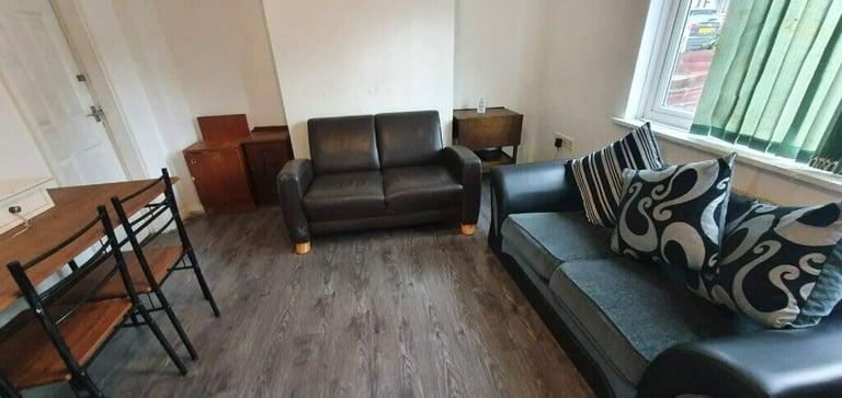 EMERGENCY ACCOMMODATIONDOUBLE ROOM in SUNNINGDALE ROADALL DSS ACCEPTEDSEE DESCRIPTION