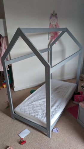 Toddler house bed
