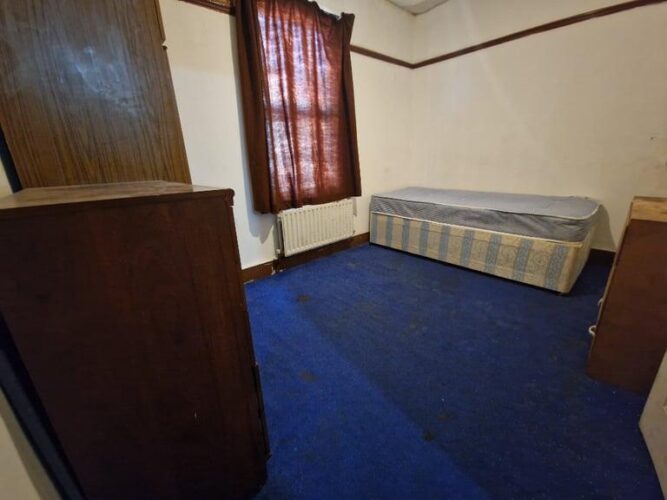 Single room in Leyton. 650 per month. No deposit to pay. Near Leyton Midland Station (E10 6JJ)