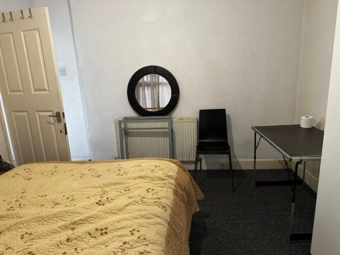 700 per month Double Bedroom For Single Person Near Brunel & Uxbridge UB8 2DQ