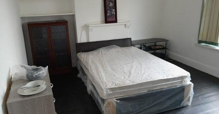 RENT A DOUBLE ROOM in EARLSBURY GARDENSALL DSS ACCEPTEDSEE DESCRIPTION