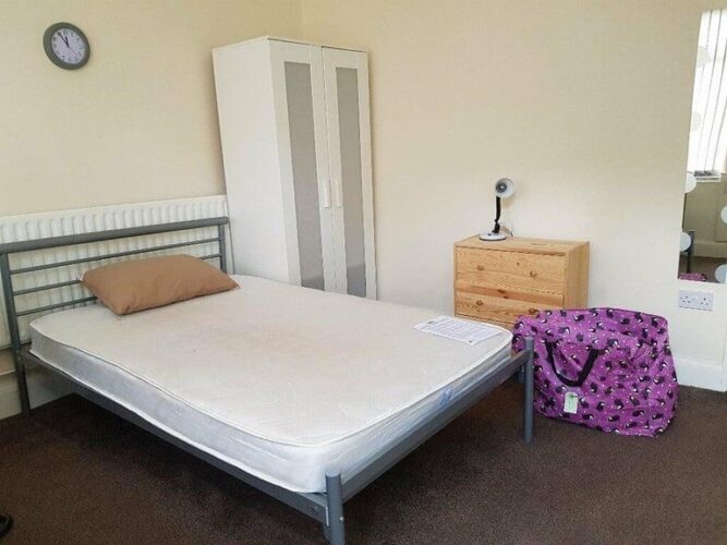 Beech Park, Sandforth Road L12 – Modernised two bed first floor flat to let with garage