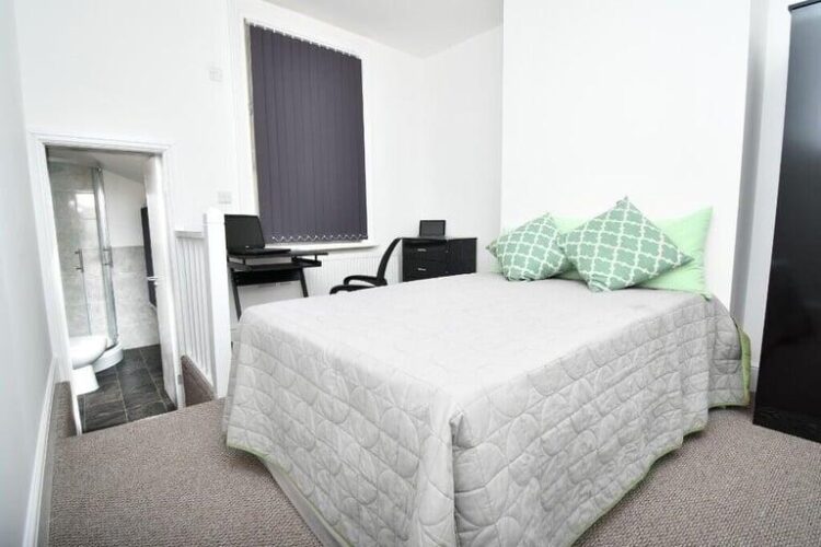New 4 Bed HMO in Stoke Top Spec Refurb Throughout ROI in Excess of 42% PA