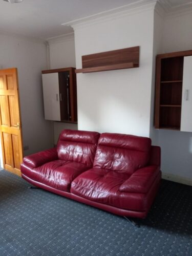 1 bedroom flat in West Barnes Lane, New Malden, KT3 (1 bed) (#2059342)