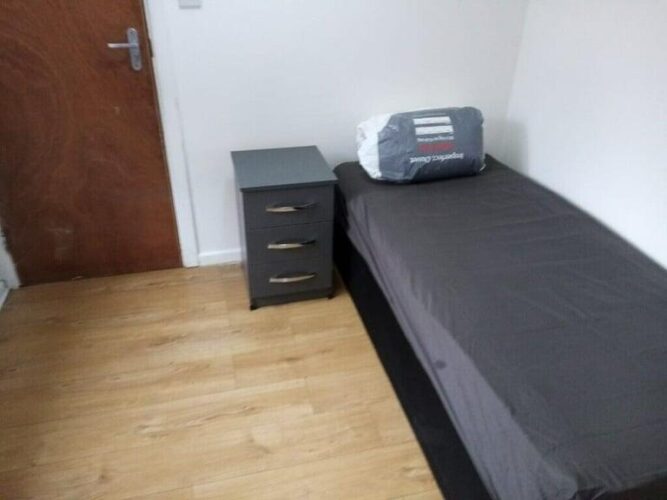 ROOM TO RENTSINGLE ROOM in YATESBURY AVENUE B35ALL DSS ACCEPTEDSEE DESCRIPTION