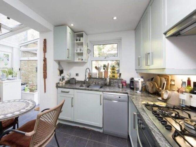 Single Charming Room in Battersea