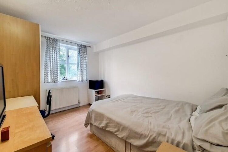 Bentley Road L8 – a large en-suite double bedroom to let in a great location