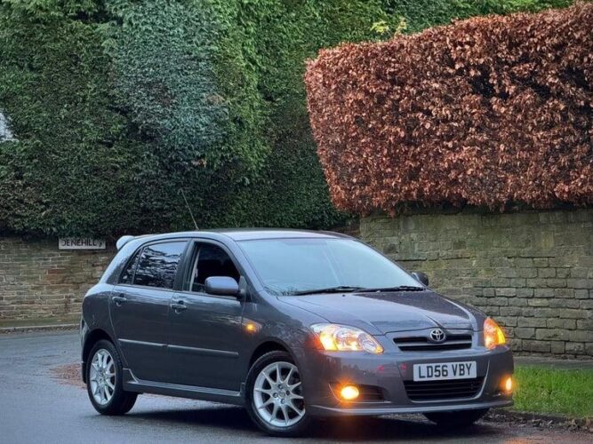 Toyota Yaris 1.3 petrol with full service history,