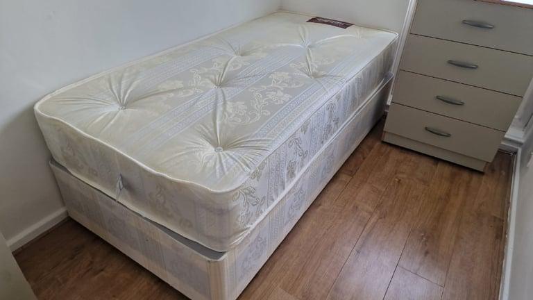 4 LUXE Single Rooms  Mature Tenants Over 30’s Supported ACCOMMODATION DSS Rent To Let Free