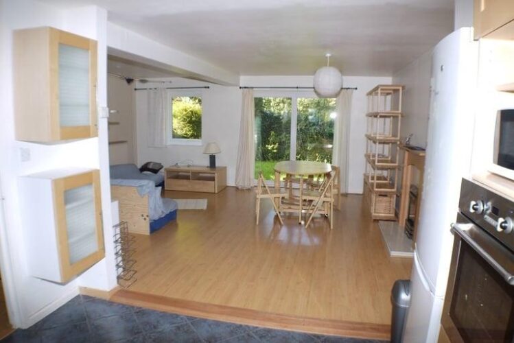 Oyster Row – Family Home or up to 4 Sharers.  Over 3 floors, garden, garage and off street parking