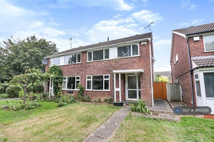 2 bedroom flat in The Parade, Sandsend, Whitby, YO21 (2 bed) (#2059769)