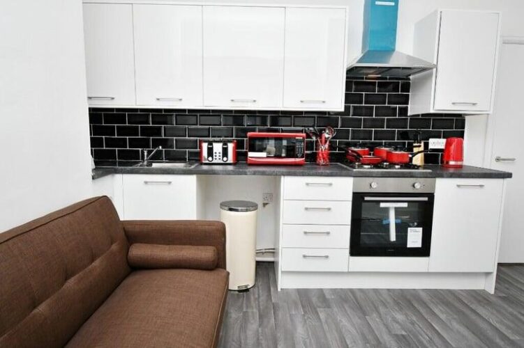 4 BED HMO BURNLEY FOR SALE  ONLY 15,000 CASH  REQUIRED