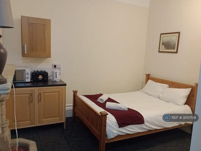 2 bedroom flat in Quayside Court, Harwich, CO12 (2 bed) (#2058612)