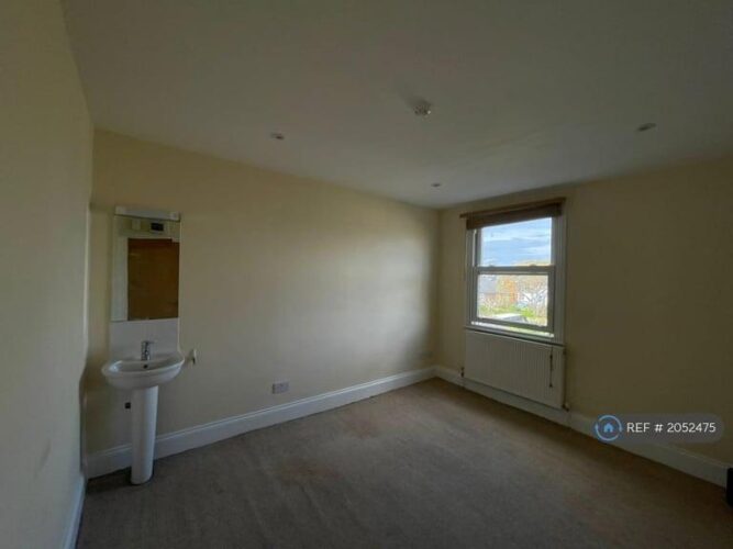 1 bedroom in Stanley Road, Teddington, TW11 (#2052475)