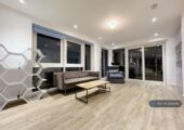 1 bedroom flat in Durham Road, Raynes Park, SW20 (1 bed) (#2059343)