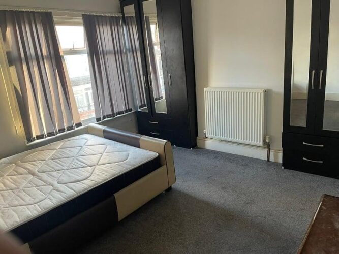IMMEDIATE ROOMS AVALIABLE – MOVE IN TODAY.