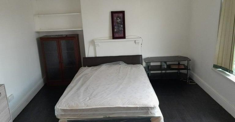 RENT A DOUBLE ROOM in EARLSBURY GARDENSALL DSS ACCEPTEDSEE DESCRIPTION