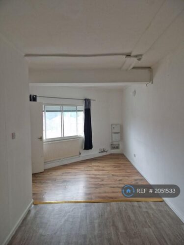 Studio flat in Selby Road, Leeds, LS9 (#2051533)