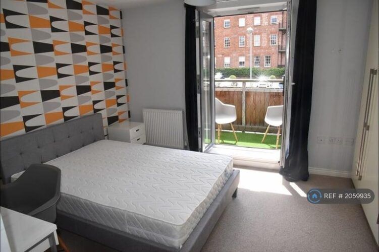 3 bedroom house in Highmarsh Cresent, West Didsbury, M20 (3 bed) (#2059935)