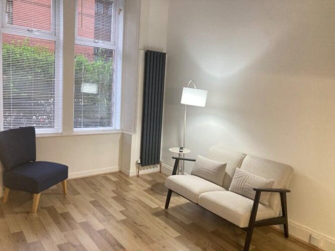 Newly renovated & remodelled 1 bedroom flat Eastwood Avenue Shawlands Glasgow