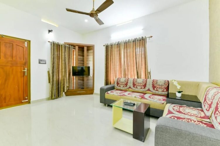 Furnished 2 BHK house for daily weekly rent near Aster hospital, Cochin