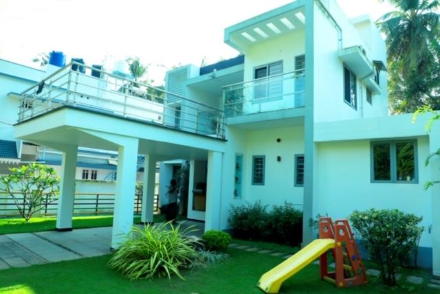 Fully furnished house for short term rent near Vyttila Ernakulam